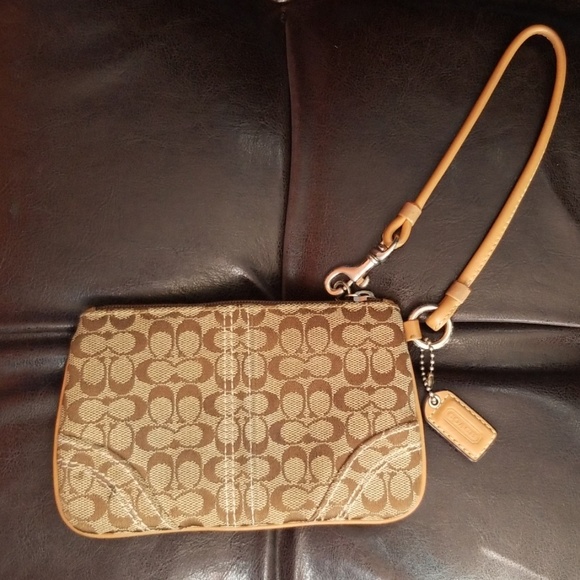 Coach Handbags - Coach wristlet